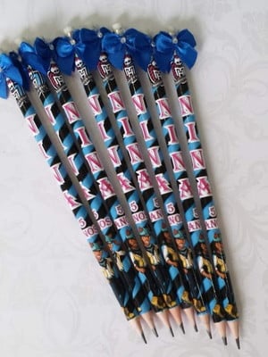 Lápis personalizado com borracha e lacinho monster high