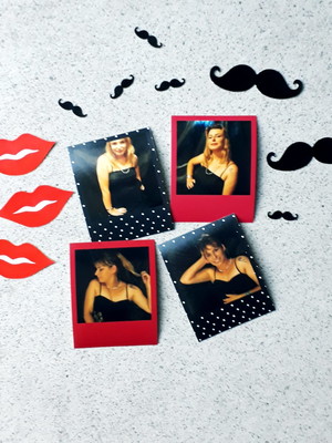 30 polaroid 9x7 com bocas e bigodes