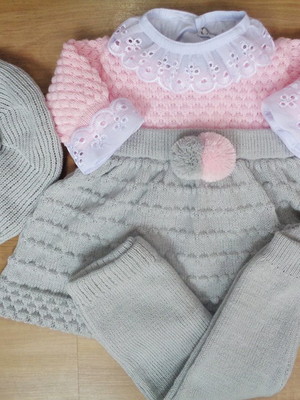 Vestido pompom com boina e body