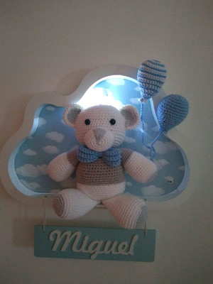 Porta de maternidade nuvem amigurumi