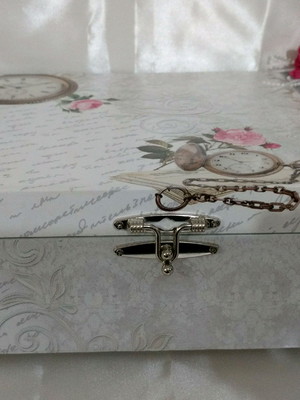 Caixa remember relógios e flores- mdf em scrapbook com relev
