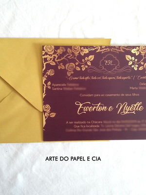 A186: convite rosas marsala e dourado com envelope dourado