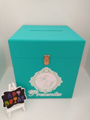 Urna colorida para envelopes com dinheiro