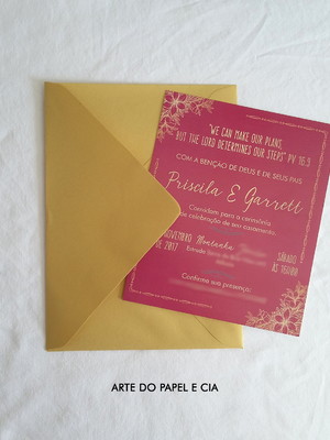 A5: convite marsala e degradê dourado com envelope dourado