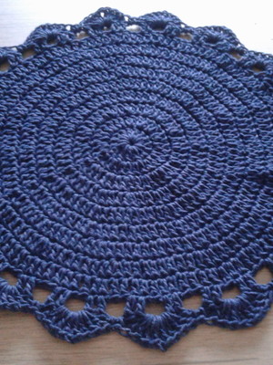 Sousplat croche azul marinho 36cm