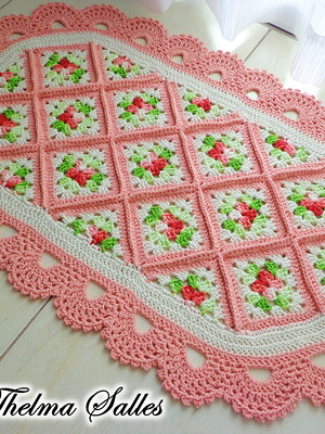 Tapete square floral em crochê