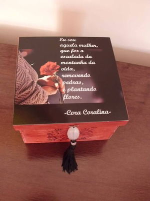Caixa poema cora coralina