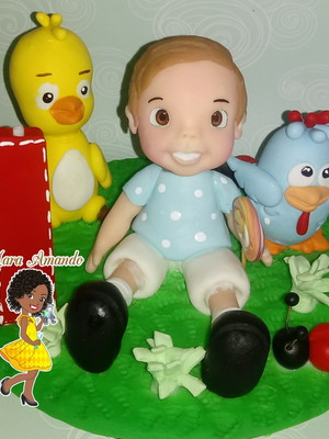 Topo de bolo galinha pintadinha em biscuit