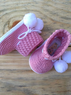 Bota de crochê rosa