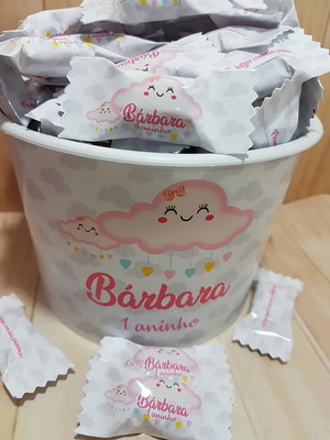 Balde com 100 balas chuva de amor