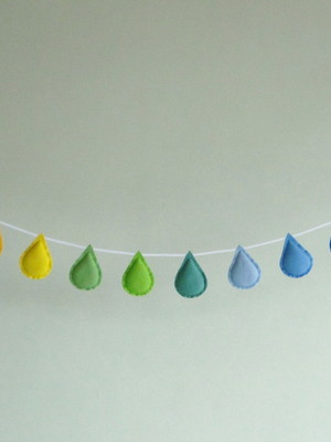 Varal cordão gotinha arco íris chuva de bênçãos feltro