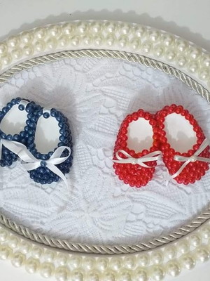 Quadrinho porta maternidade sapatinhos com pérolas