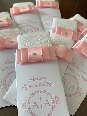 Lenços lágrimas de alegria com tag personalizada