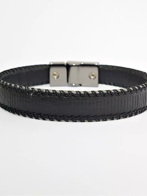 Pulseira em couro costurado preto com fecho magnético grafit