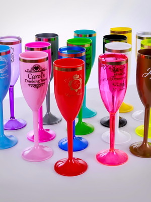 Taças personalizadas borda douradas