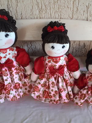 Trio de bonecas de pano nichos