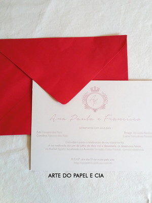 A15: convite clássico tradicional nude e rosé com envelope