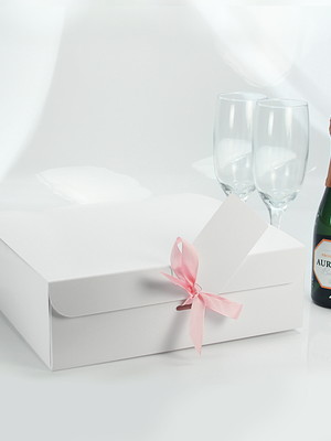 Caixa brinde lembrancinha padrinhos mini champanhe branca