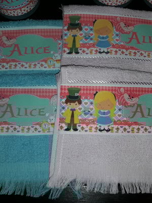 Toalhinhas personalizadas alice no país das maravilhas