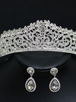 Conjunto coroa e brincos prata para noivas e debutantes