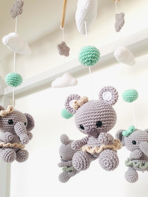 Móbile elefante e coala - montessoriano