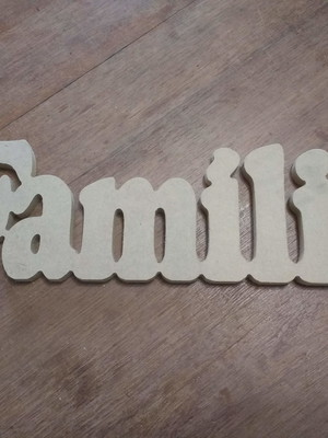 Palavra família em mdf cru 16 de altura
