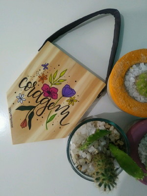 Quadro flâmula com desenhos florais "coragem"