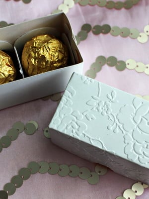 Caixa para 2 doces pronta entrega 8x4x4 cm