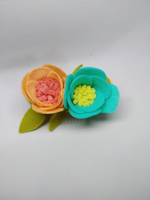 Grampo flores feltro
