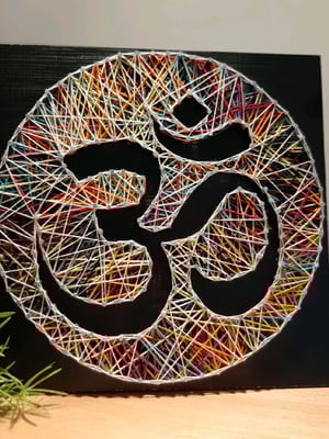 Quadro om em string art