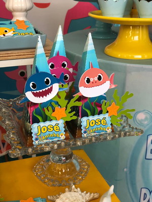 Caixa pirâmide 3d baby shark