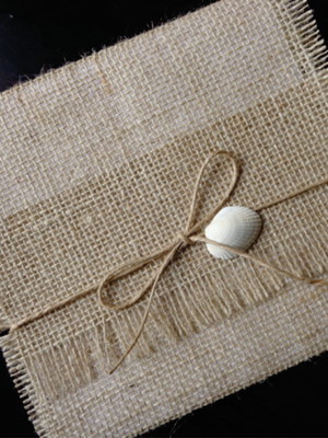 Envelope de juta costurado