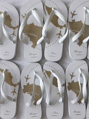 Kit contendo 30 pares de havaianas top personalizada na sola