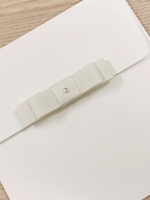 Laço duplo off-white com strass