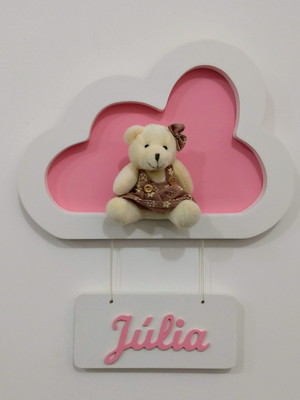 Quadro maternidade nuvem com placa e nome do bebe