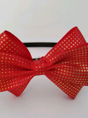 Tiara com laço vermelho poá