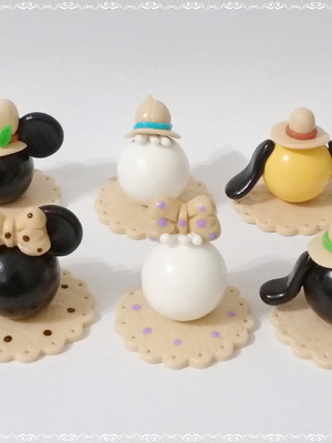 Kit com 12 apliques da turma do mickey safari