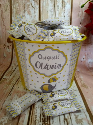 Balde com 100 balas personalizadas -elefante chevron amarelo