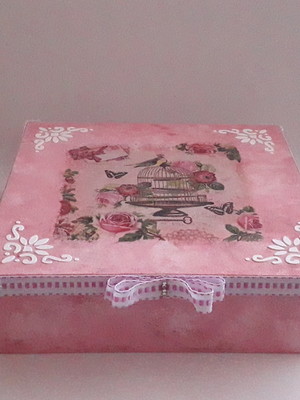 Caixa em mdf decorada com decoupage