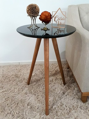 Mesa lateral pé palito preta com vidro 70cm casa uai