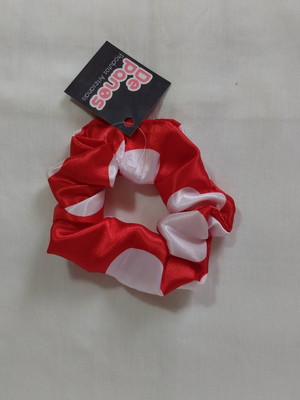 Scrunchie basico de cetim estampado (bol. brancas)