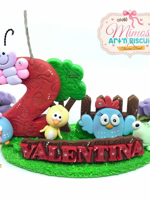 Topo cenário vela galinha c/ nome em biscuit