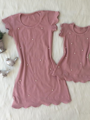 Vestido rose com pérolas mãe e filha