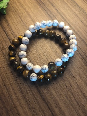 Pulseira olho de tigre e howlita branca