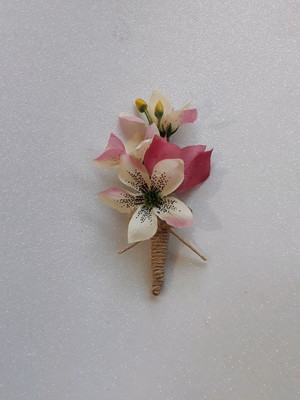 Flor de lapela de mini lírios 3 corsages