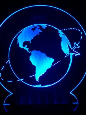 Luminária acrílico viajantes do mundo