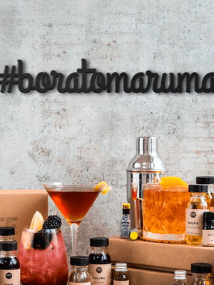 Frase decorativa #boratomaruma em mdf
