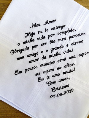 Lenço bordado com textos personalizados