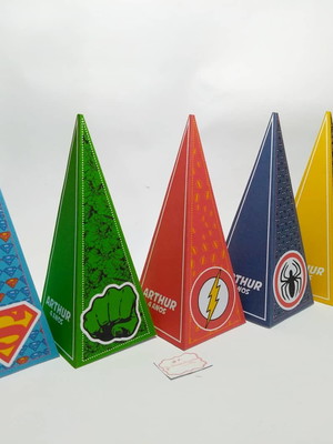 Piramide super herois