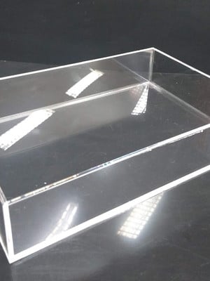 Bandeja retangular em acrilico transparente